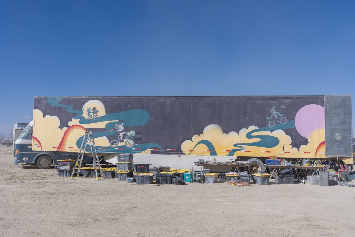 Mural Trailer Work Station
