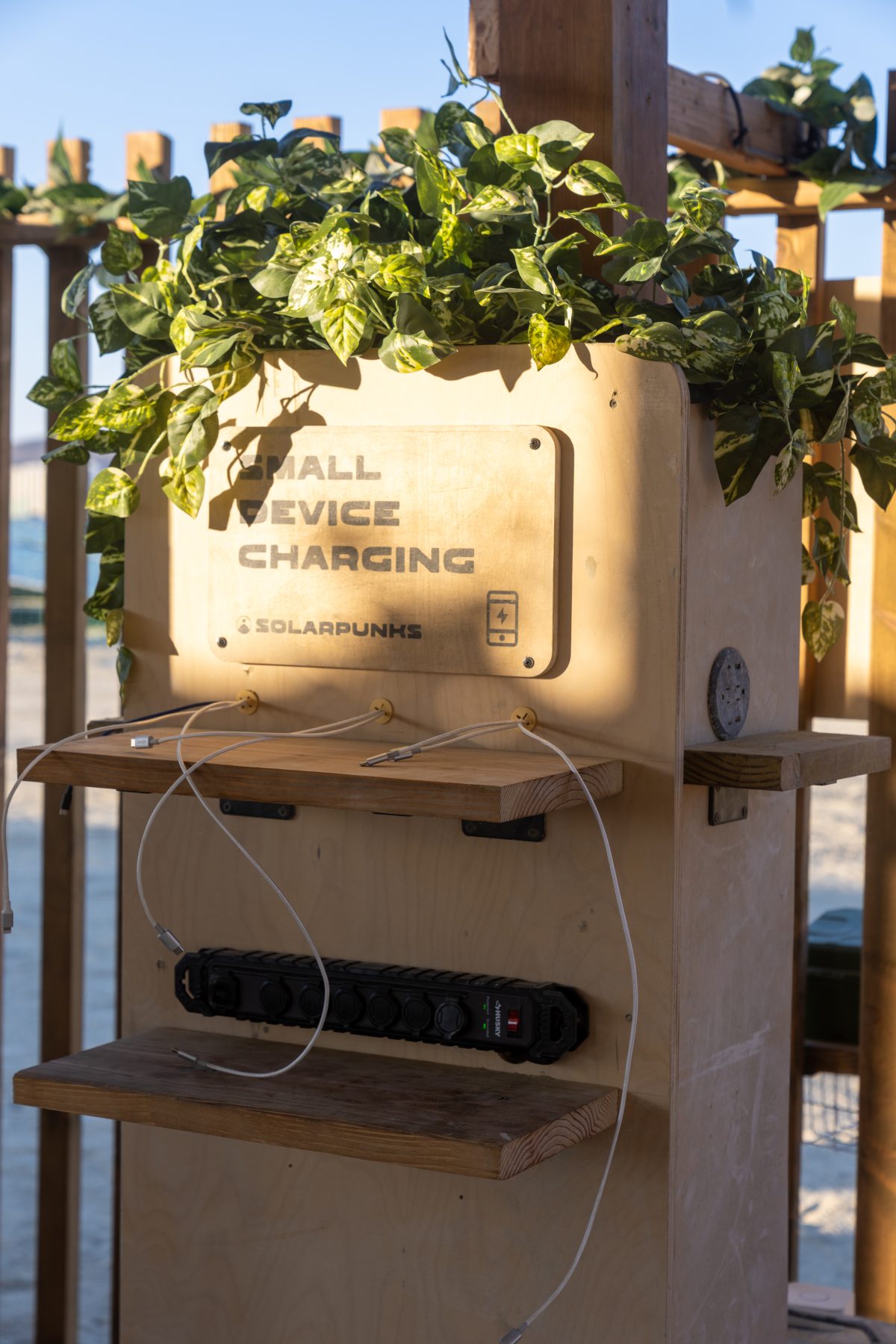 Small Device Charging - Solarpunks