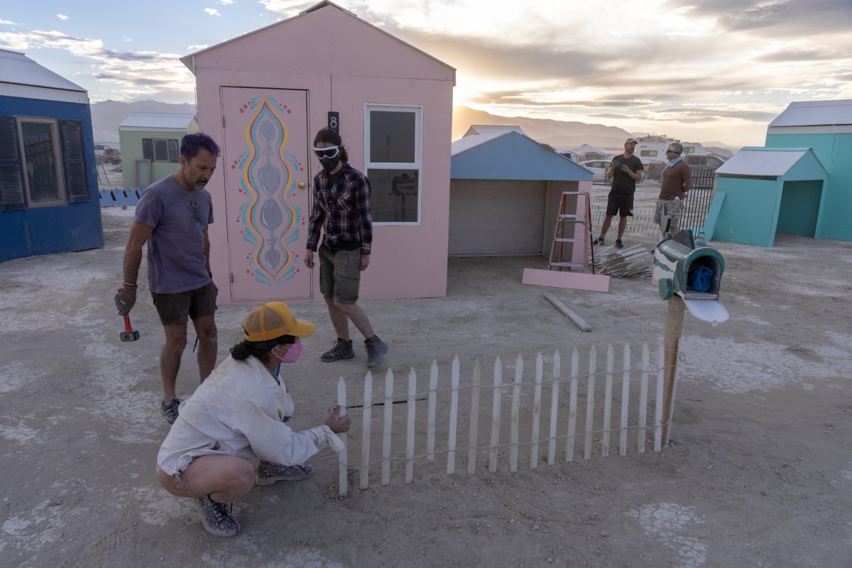 Suburbia Picket Fence Goes In - Build Week