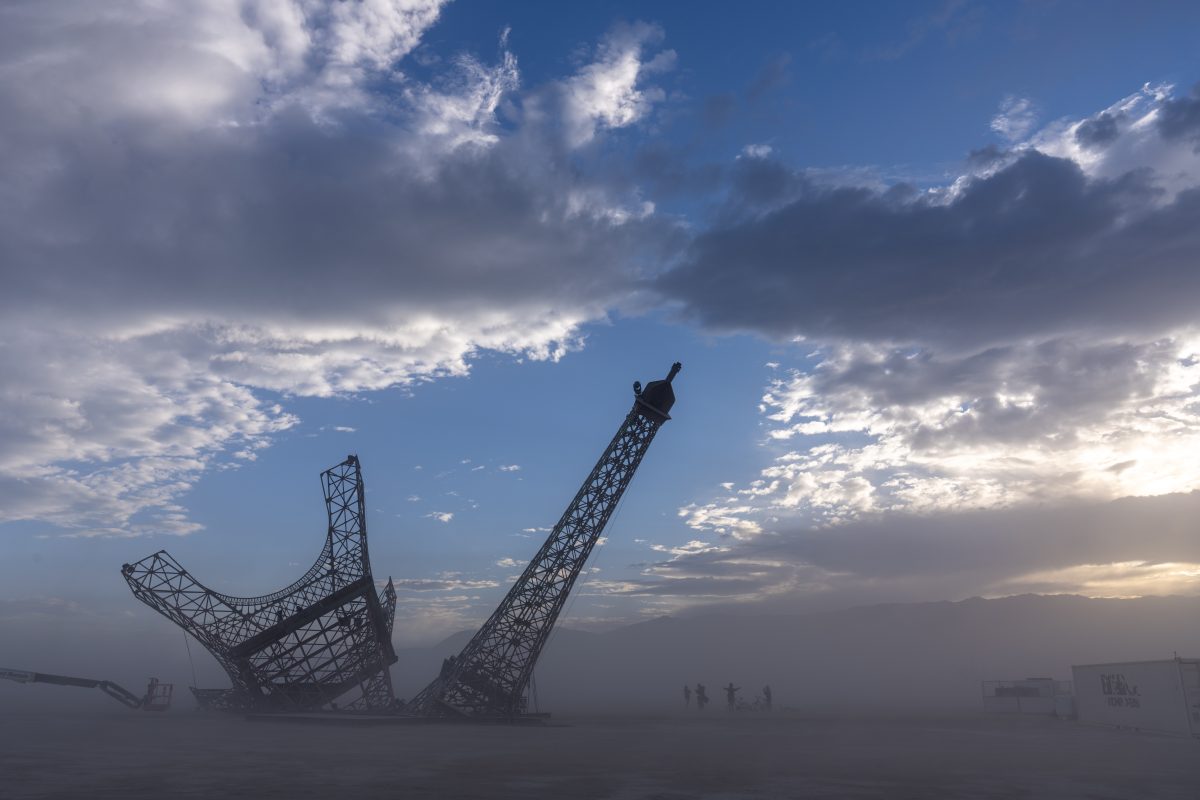 EIFFELA BROKEN DREAM (build week) by Philippe Maindron