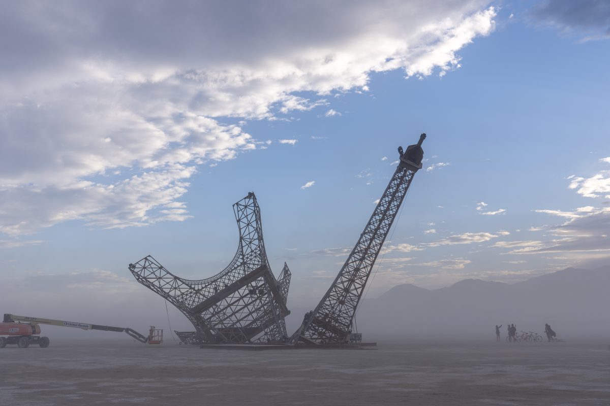 EIFFELA BROKEN DREAM (build week) by Philippe Maindron
